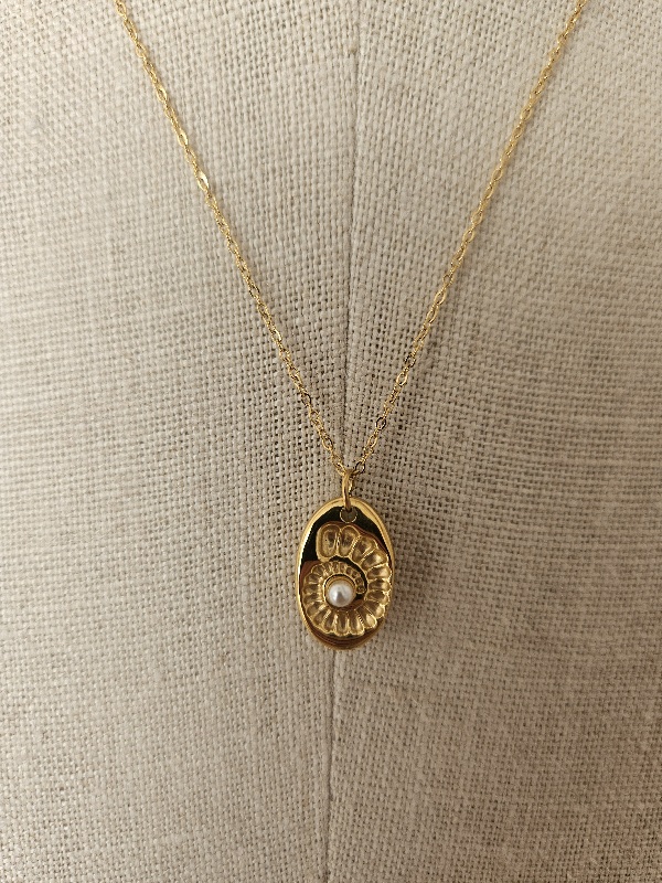 Collier Cassiopée- Médaillon doré et strass