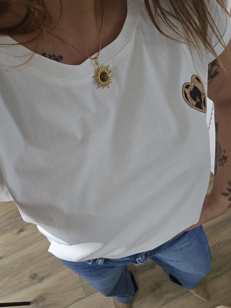 Tee-shirt blanc cœur léopard