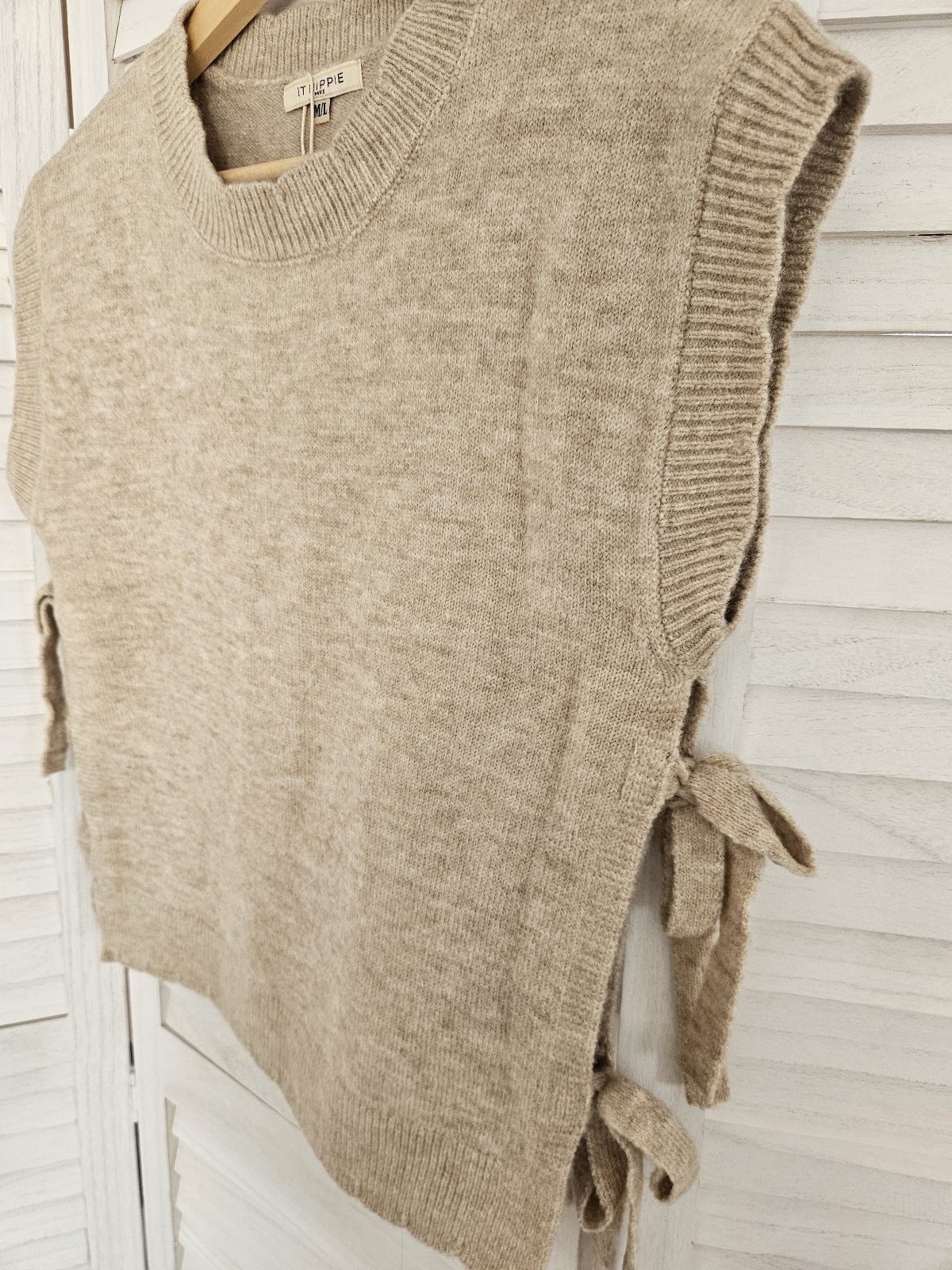 Pull sans manches beige à nouer – Image 2