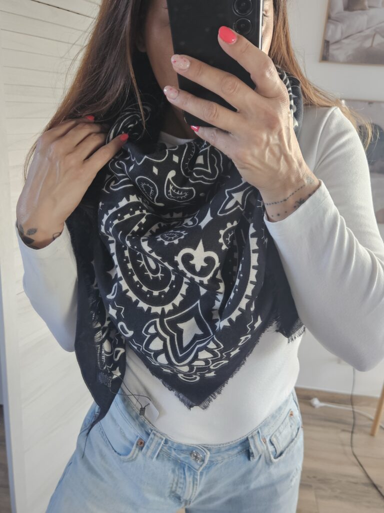 Foulard Bandana Noir - 140 cm - 20% Laine