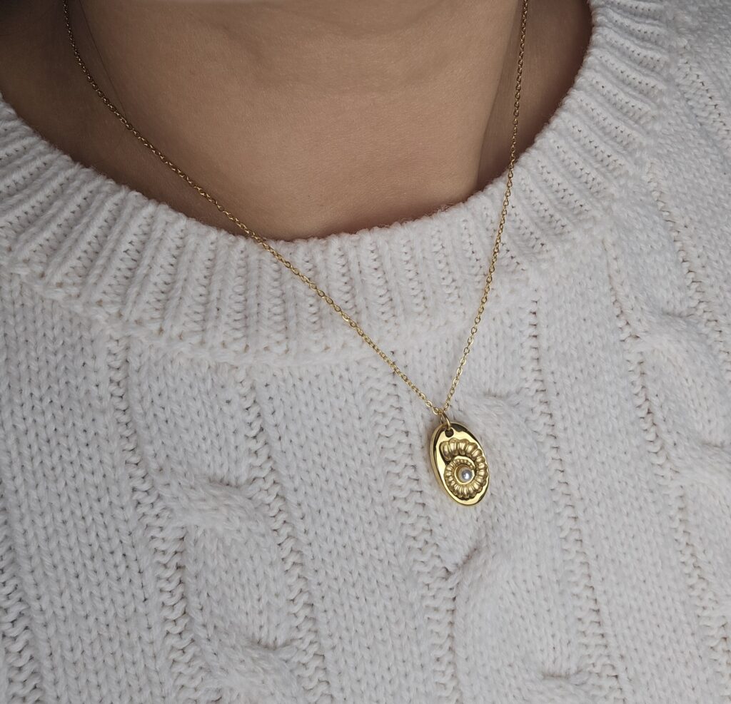 Collier Cassiopée- Médaillon doré et strass