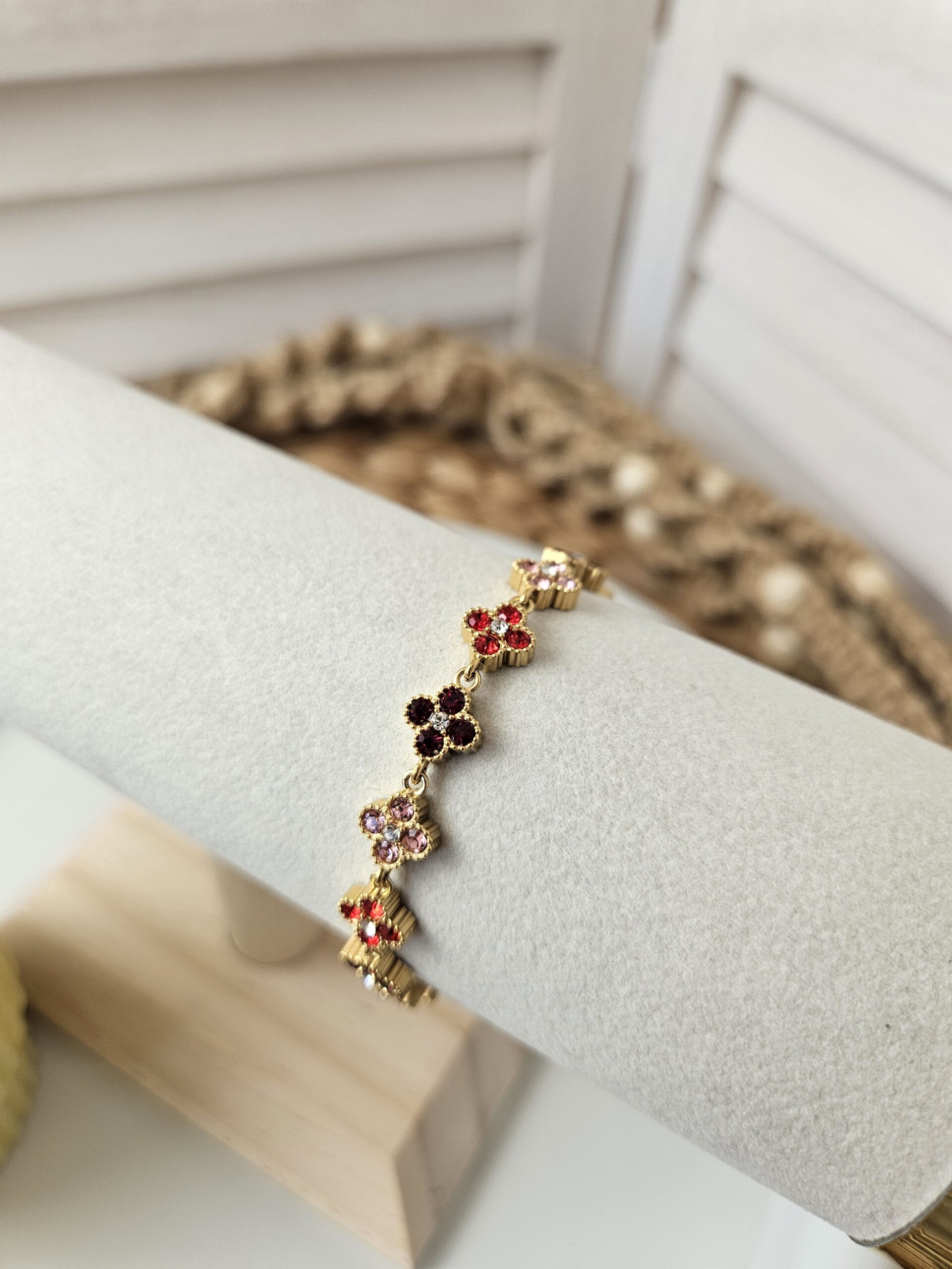 Bracelet fleurs scintillantes rouge, bordeaux et rose