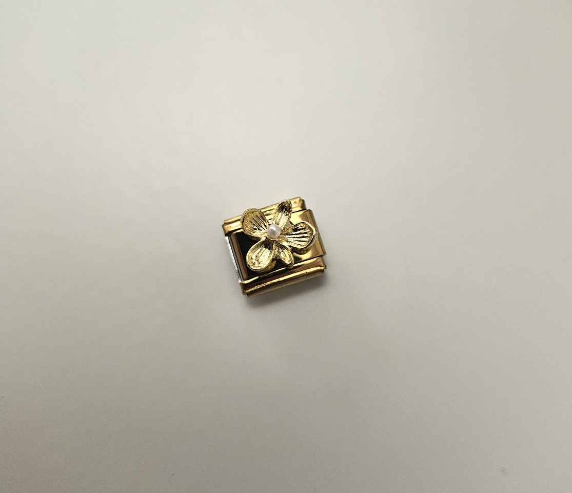 Charme Fleur Dorée Perle
